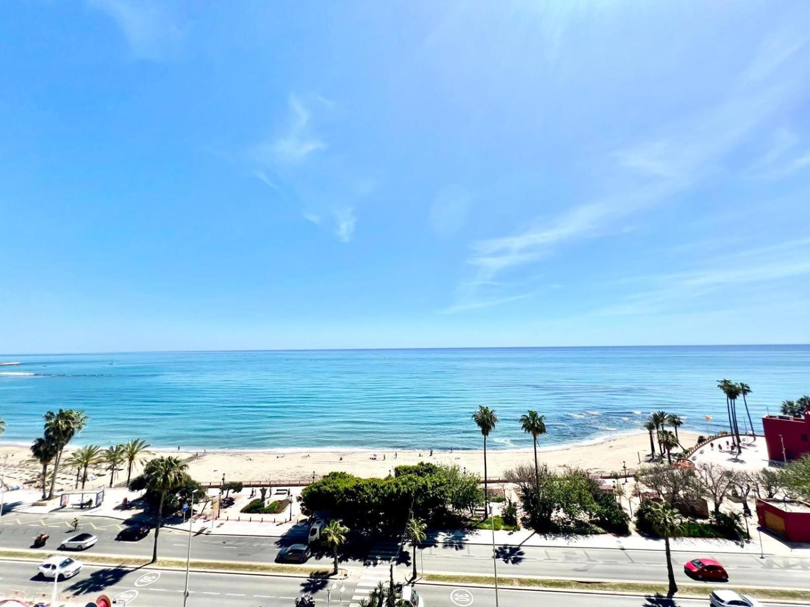 Large Deluxe Front Sea View Benalbeach Appartement *