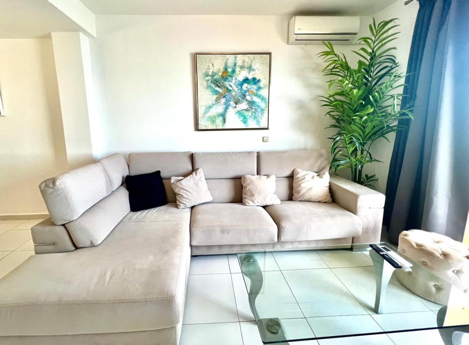 Large Deluxe Front Sea View Benalbeach Appartement
