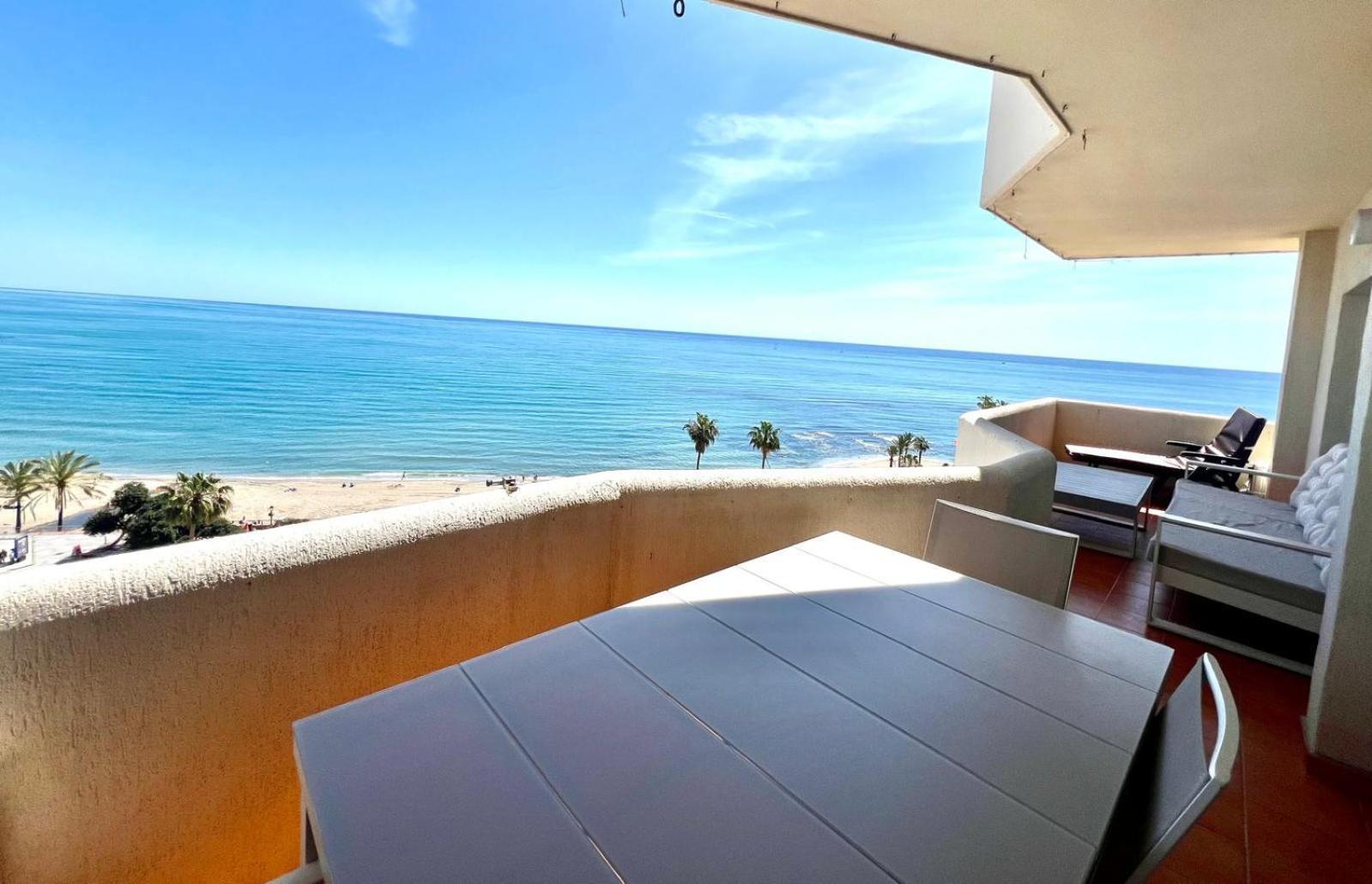 Appartement Large Deluxe Front Sea View Benalbeach