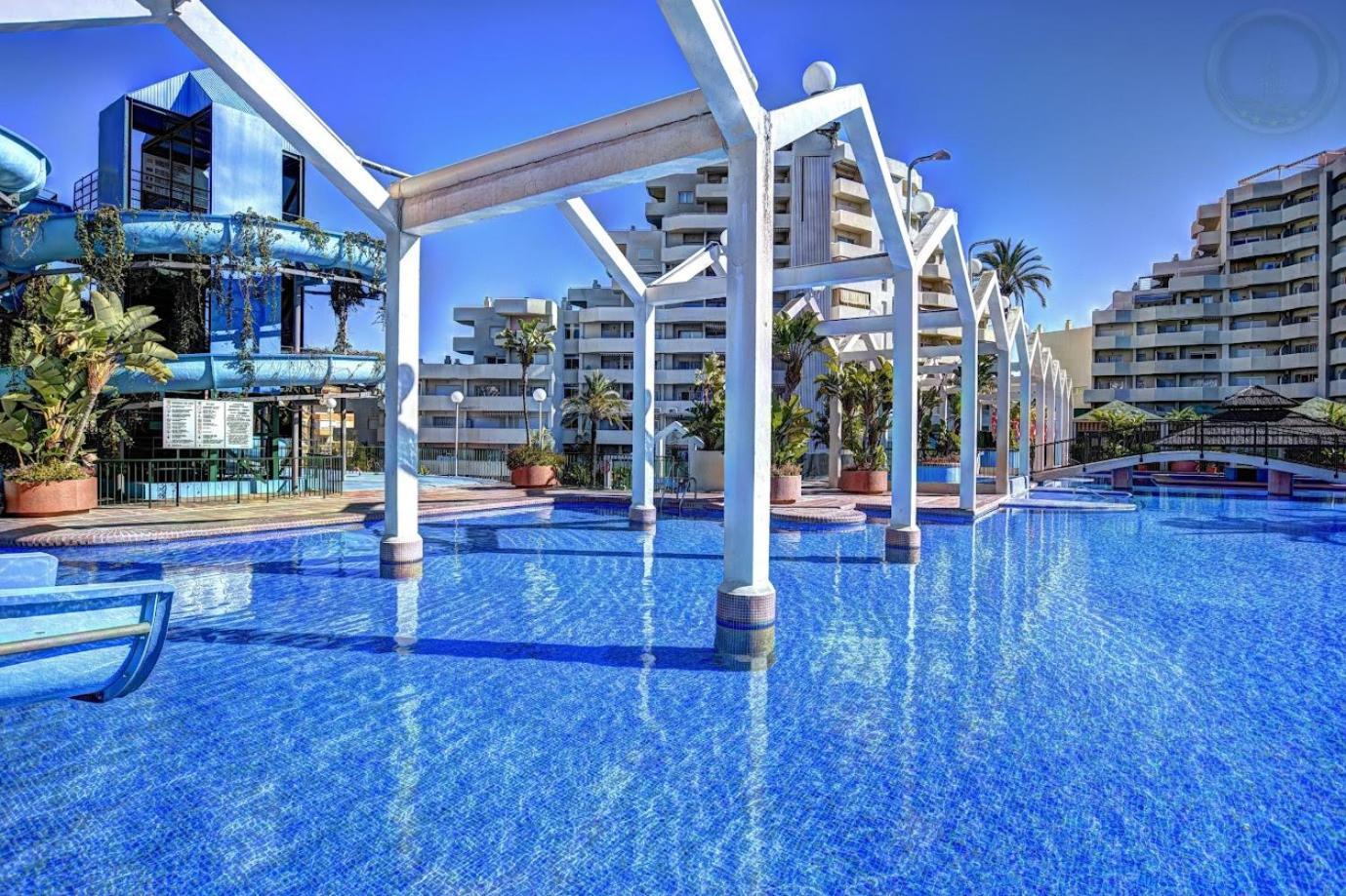 Large Deluxe Front Sea View Benalbeach Appartement *