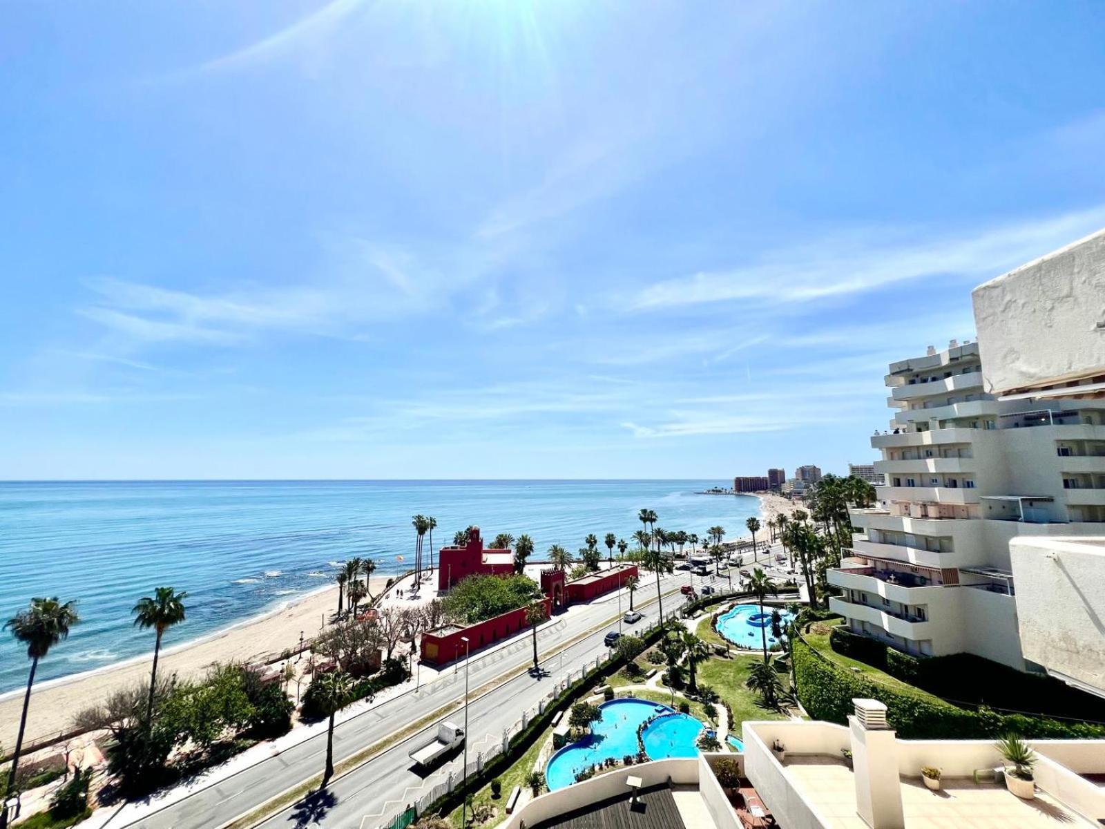 Appartement Large Deluxe Front Sea View Benalbeach