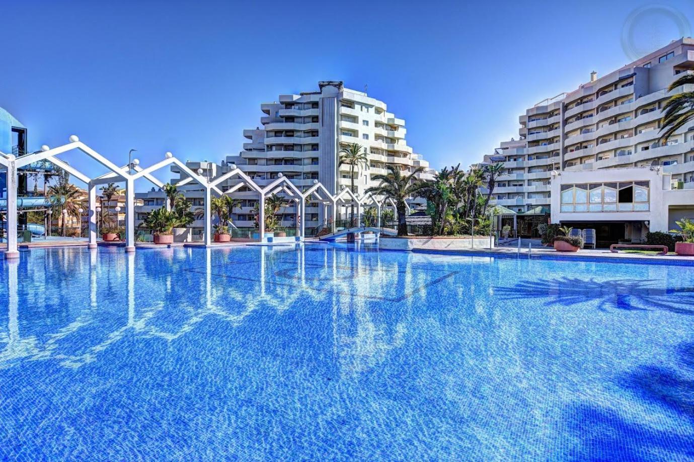 Large Deluxe Front Sea View Benalbeach Apartment