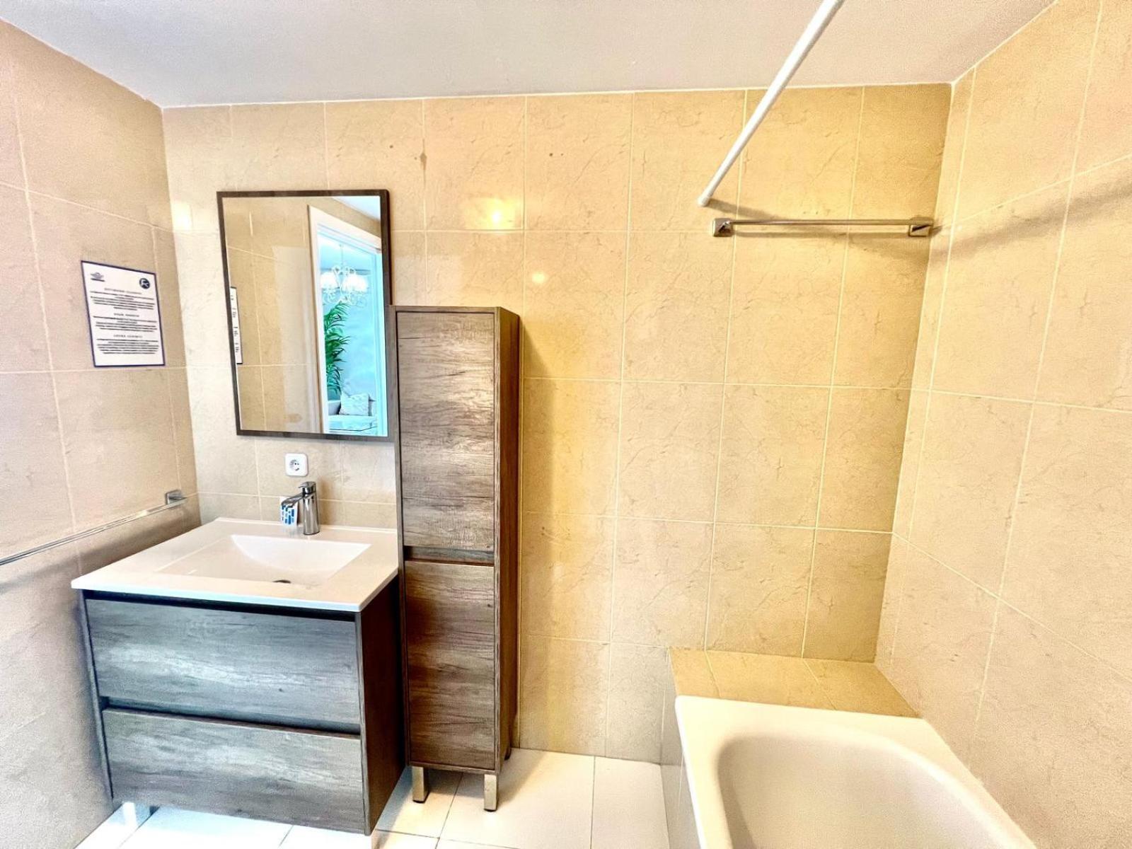 Large Deluxe Front Sea View Benalbeach Benalmadena